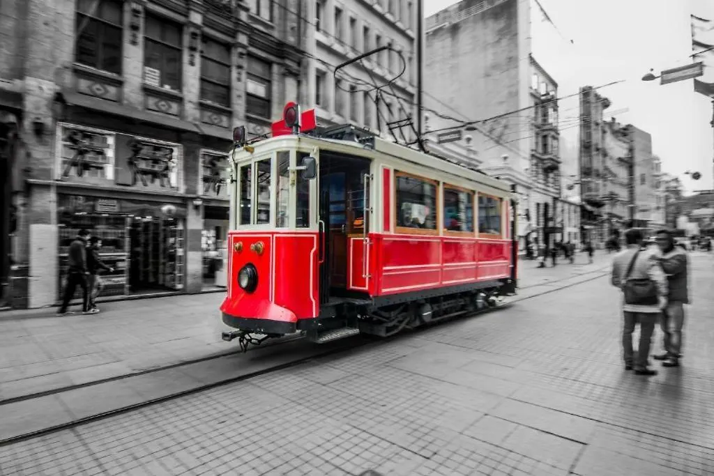 Taksim White Suit اسطنبول