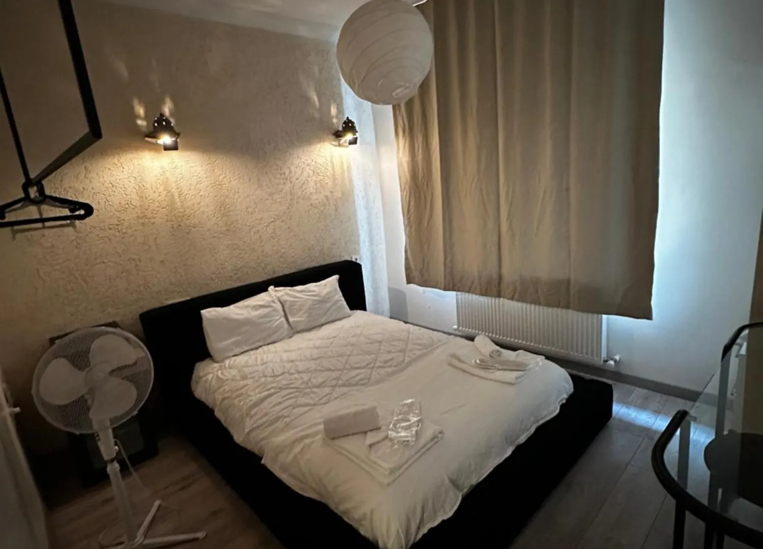 Taksim White Suit اسطنبول تركيا